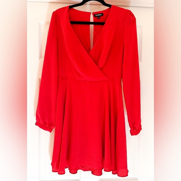 Express Satin Long Sleeve Surplice Fit and Flare Blouson mini Dress Red sz Small - Picture 3 of 8